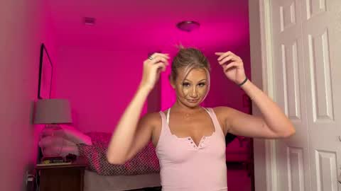 Snapshot of daisyy888 chatting on October 31, 2025, 12:00 am daisy online show from October 31, 2025, 12:00 am