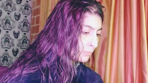 Snapshot of dak_7 chatting on February 2, 2025, 6:04 am -- -- help me reach 100 hands up online show from February 2, 2025, 6:04 am