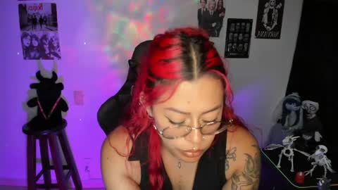 Dakota Crab online show from April 21, 2026, 1:42 am