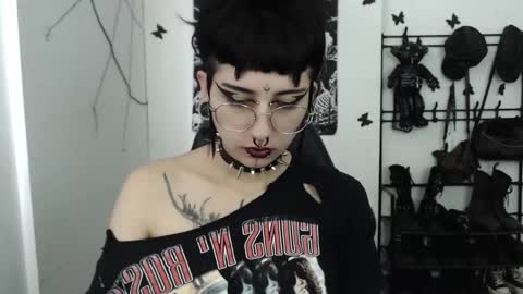 Snapshot of dakota_krall_ chatting on October 19, 2025, 1:12 pm dakota online show from October 19, 2025, 1:12 pm