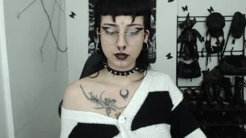 Snapshot of dakota_krall_ chatting on October 31, 2025, 10:05 am dakota online show from October 31, 2025, 10:05 am