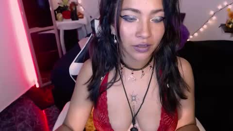 Caroliina online show from September 12, 2025, 9:15 pm