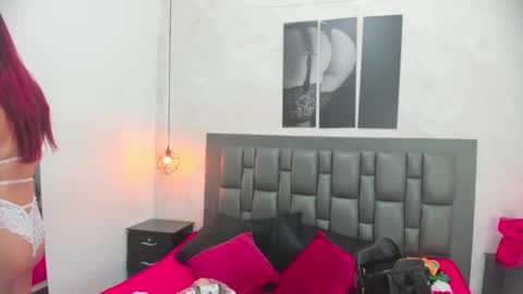 Snapshot of dakota_roussee chatting on September 15, 2025, 12:27 pm Dakota online show from September 15, 2025, 12:27 pm