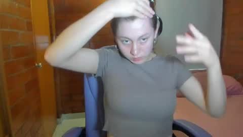 Snapshot of dakotaa_aa chatting on January 7, 2025, 9:35 pm The girl of your dreams o online show from January 7, 2025, 9:35 pm