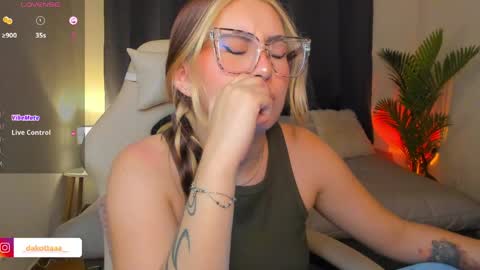 dakottaa__ online show from April 30, 2026, 1:45 am