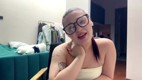 Snapshot of daledunaway chatting on December 19, 2025, 6:37 pm Daria online show from December 19, 2025, 6:37 pm