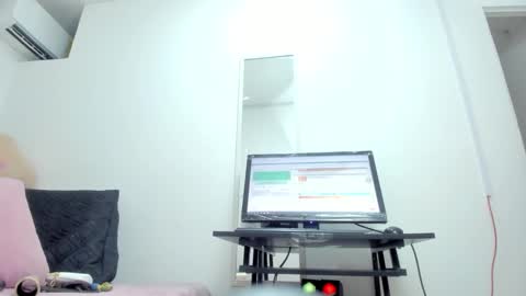  Ren  online show from February 5, 2025, 10:55 pm