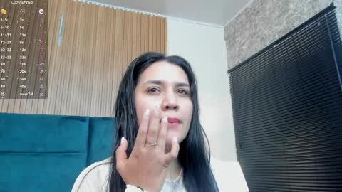 Snapshot of dalia_alissa chatting on May 25, 2026, 12:11 pm Violeta online show from May 25, 2026, 12:11 pm