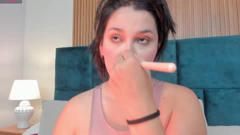 Snapshot of dalia_alissa chatting on July 31, 2026, 12:26 pm Violeta online show from July 31, 2026, 12:26 pm
