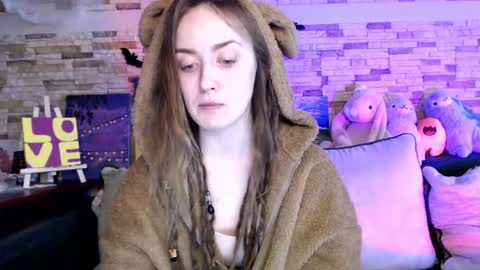 Dalia  online show from November 2, 2025, 9:22 am