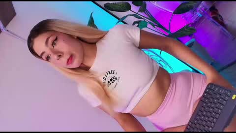 Snapshot of dalila_thoms chatting on November 5, 2025, 7:25 pm Dalila online show from November 5, 2025, 7:25 pm