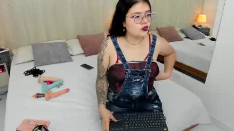 Snapshot of damaris_ponce chatting on July 4, 2026, 3:35 am Damaris Ponce online show from July 4, 2026, 3:35 am