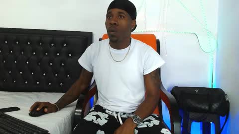 Snapshot of damian_hart_24cm chatting on October 23, 2025, 10:41 pm damian_hart_24cm online show from October 23, 2025, 10:41 pm