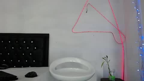 Snapshot of damian_hart_24cm chatting on May 18, 2026, 12:11 pm damian_hart_24cm online show from May 18, 2026, 12:11 pm