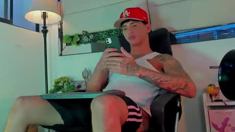 Snapshot of damian_queen chatting on November 15, 2025, 9:11 pm damian key online show from November 15, 2025, 9:11 pm