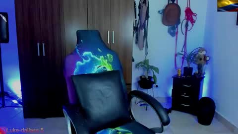 Snapshot of damian_torner chatting on February 21, 2025, 10:39 am Damian torner online show from February 21, 2025, 10:39 am