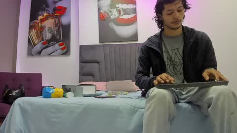 Snapshot of damian_vadim chatting on April 13, 2026, 11:16 am Damian Vadim online show from April 13, 2026, 11:16 am
