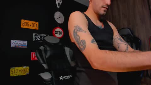 Snapshot of damiancox chatting on October 10, 2025, 5:45 pm Daamiancox online show from October 10, 2025, 5:45 pm