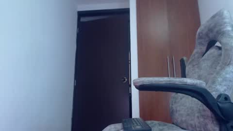 Snapshot of dammuscle chatting on June 22, 2026, 2:14 pm dammuscle online show from June 22, 2026, 2:14 pm