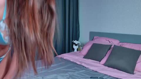 Snapshot of damn_bae__ chatting on November 12, 2025, 2:34 am Julia online show from November 12, 2025, 2:34 am