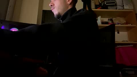 Snapshot of damncore chatting on January 14, 2026, 4:45 pm damncore online show from January 14, 2026, 4:45 pm