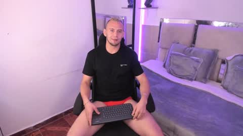 Snapshot of damon_baker0 chatting on January 3, 2025, 2:08 pm Damon bakert online show from January 3, 2025, 2:08 pm