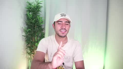 Snapshot of damon_frost chatting on May 27, 2026, 4:09 am damon_frost online show from May 27, 2026, 4:09 am