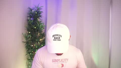 Snapshot of damon_frost chatting on June 27, 2026, 8:14 pm damon_frost online show from June 27, 2026, 8:14 pm