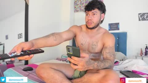 Snapshot of damonxxx1 chatting on January 31, 2025, 1:45 pm Damon online show from January 31, 2025, 1:45 pm