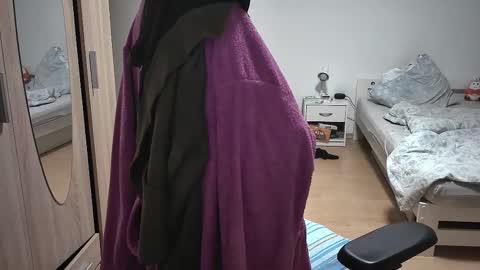 King Dan online show from October 1, 2025, 8:37 pm