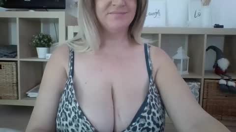 Snapshot of danahotmilf chatting on February 26, 2025, 12:03 pm DanaHotMILF online show from February 26, 2025, 12:03 pm