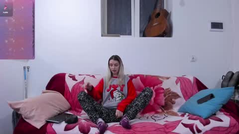 Snapshot of danamily chatting on December 4, 2024, 1:53 pm Denisa personalized vinyl photo wallpaper 95-cm length 239-cm height with danamilys autograph or photo on request personaliz online show from December 4, 2024, 1:53 pm