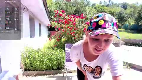 Snapshot of danamily chatting on June 11, 2026, 8:34 am Denisa personalized vinyl photo wallpaper 95-cm length 239-cm height with danamilys autograph or photo on request personaliz online show from June 11, 2026, 8:34 am