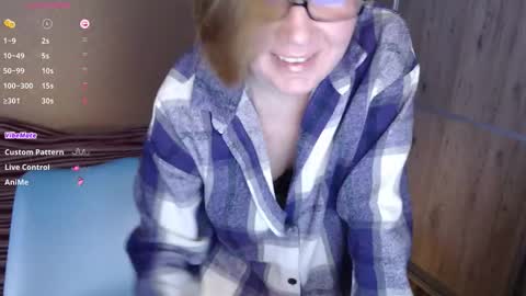 Snapshot of danbie_leen chatting on December 4, 2025, 12:03 pm danbie_leen online show from December 4, 2025, 12:03 pm