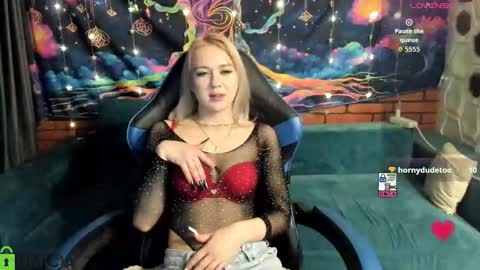 dances_queen online show from March 13, 2026, 11:00 pm