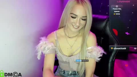 dances_queen online show from May 2, 2026, 7:24 am