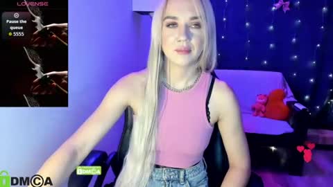 dances_queen online show from July 6, 2026, 7:05 am