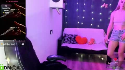 dances_queen online show from July 7, 2026, 7:23 am