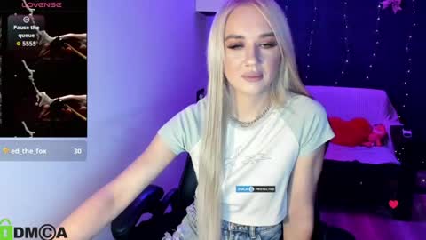 dances_queen online show from July 15, 2026, 7:13 am
