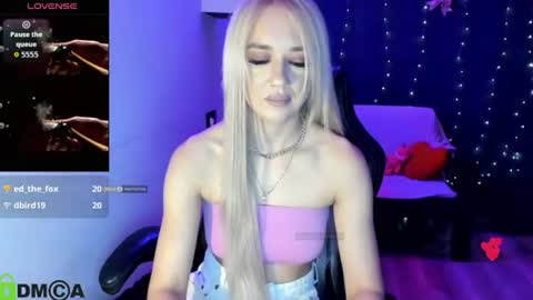 dances_queen online show from July 17, 2026, 7:15 am