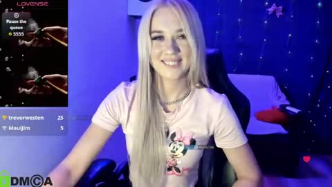 dances_queen online show from July 20, 2026, 10:39 am