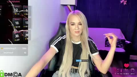 dances_queen online show from August 3, 2026, 9:04 am