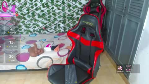 Snapshot of dani_lue chatting on October 13, 2025, 2:06 pm dani_lue online show from October 13, 2025, 2:06 pm