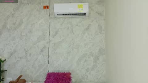 Snapshot of dani_lue chatting on May 10, 2026, 12:32 pm dani_lue online show from May 10, 2026, 12:32 pm