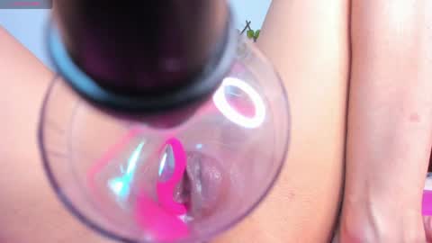 Snapshot of dania_wi chatting on May 16, 2026, 5:15 am DANIA online show from May 16, 2026, 5:15 am