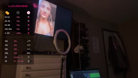 Snapshot of danidragon69 chatting on January 30, 2025, 10:19 am Dani Dragon online show from January 30, 2025, 10:19 am