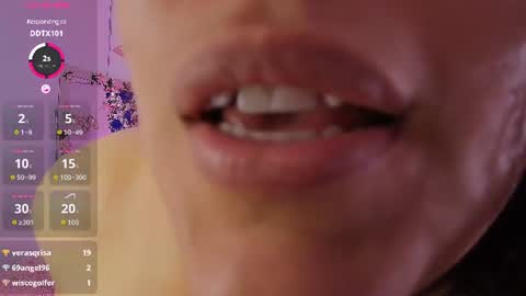 daniela_b25 online show from July 23, 2026, 4:43 am
