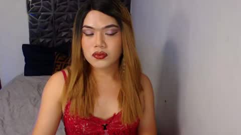 Elodie online show from December 8, 2024, 7:54 pm