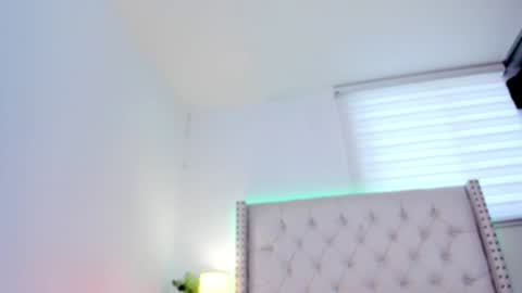  independent model   online show from January 10, 2025, 8:26 pm