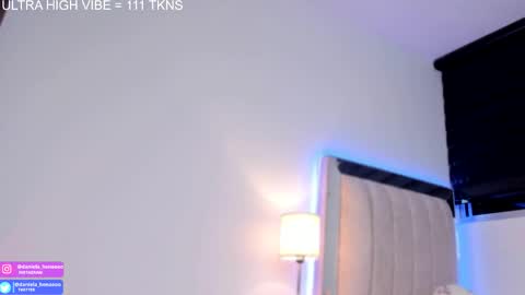  independent model   online show from October 7, 2025, 11:24 pm